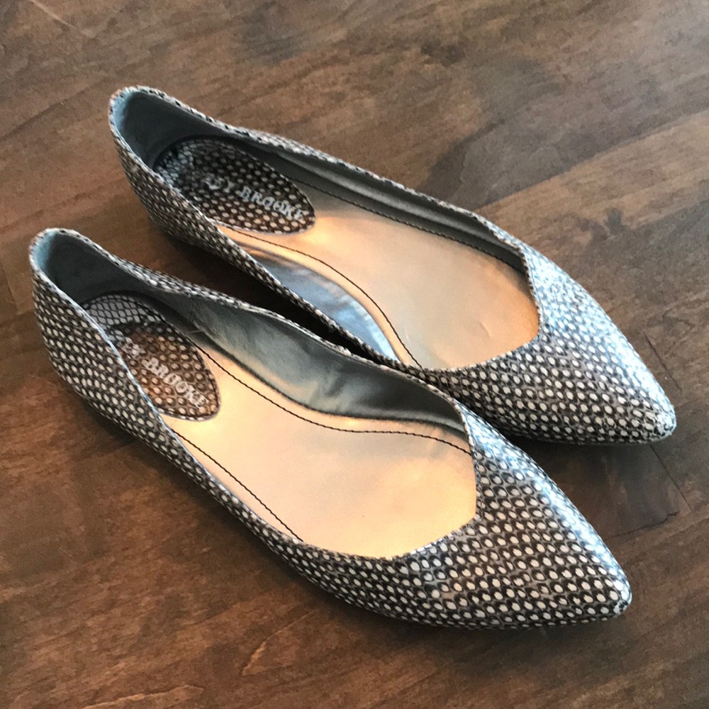 Snake look pointed toe flats - women’s 7